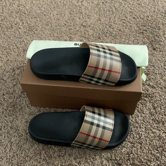 Burberry slides - Picture 2 of 3